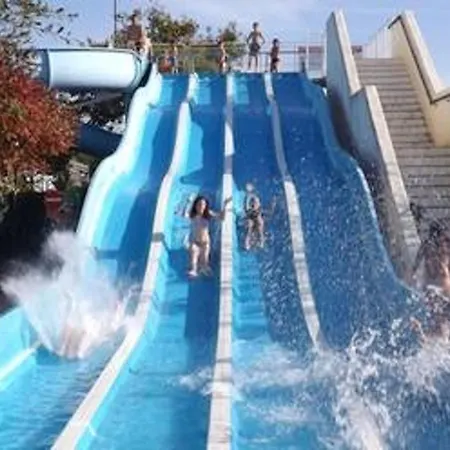 Confortable A + Piscine Gastes