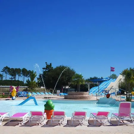 Hébergement de vacances Confortable à + Piscine