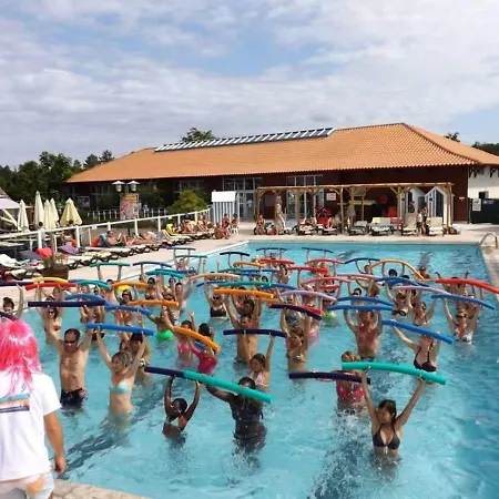 Confortable A + Piscine Gastes