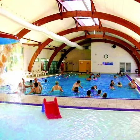 Hébergement de vacances Confortable à + Piscine Gastes