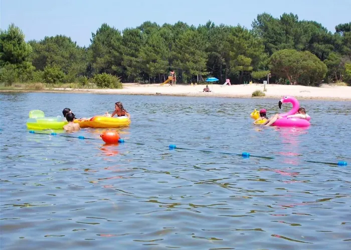 Hébergement de vacances Confortable à + Piscine