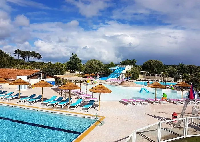 Hébergement de vacances Confortable à + Piscine