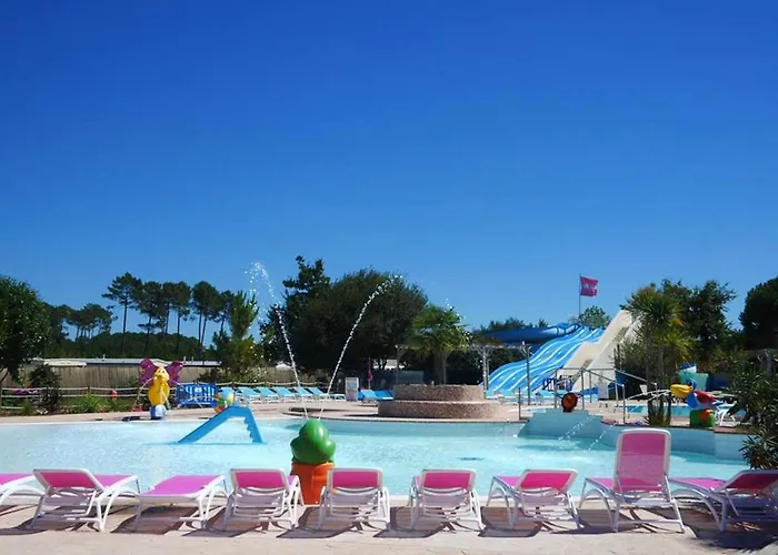 Hébergement de vacances Confortable à + Piscine